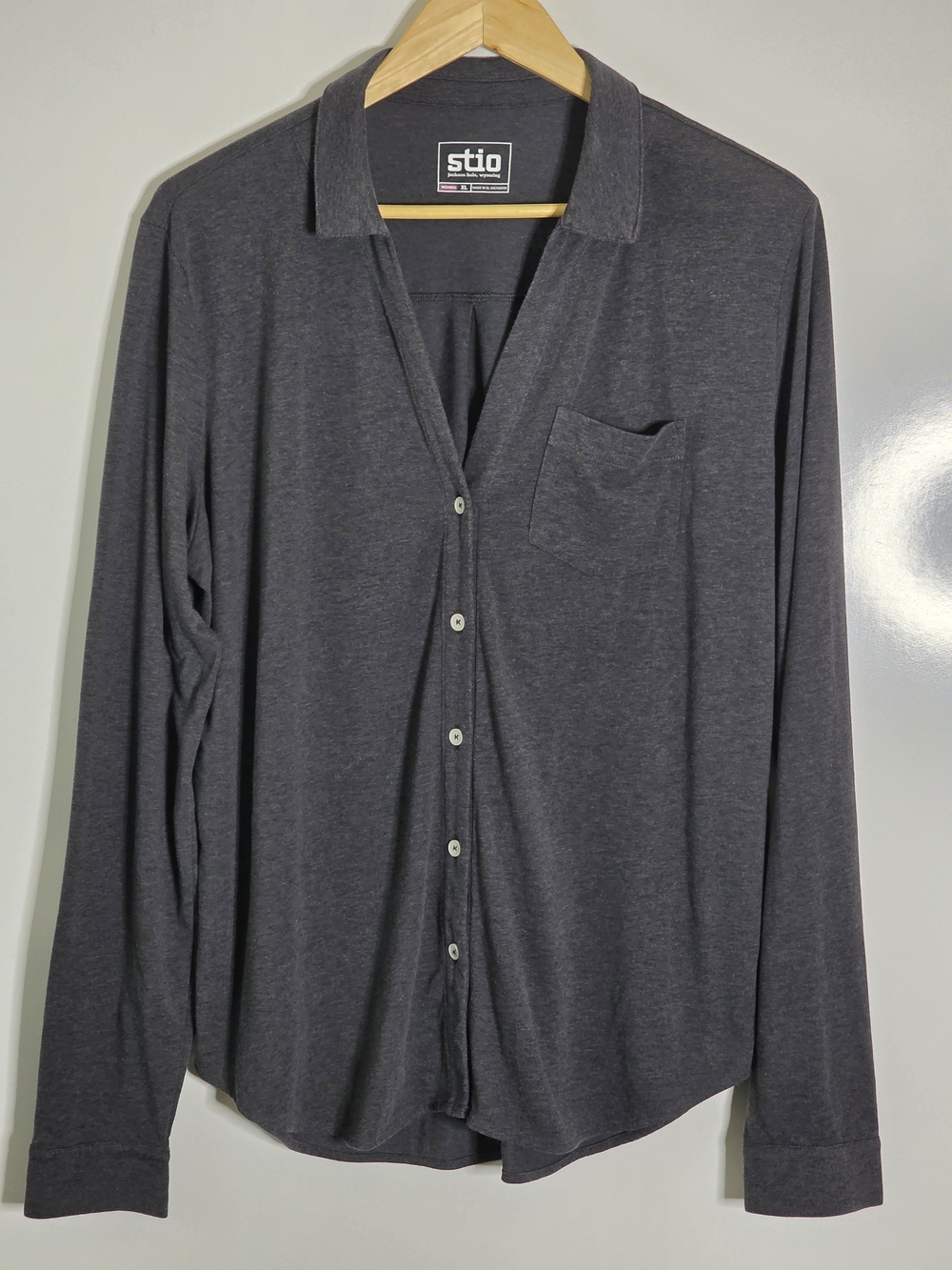 Stio Womens long-sleeve button front shirt in charcoal gray Size XL **no tags
